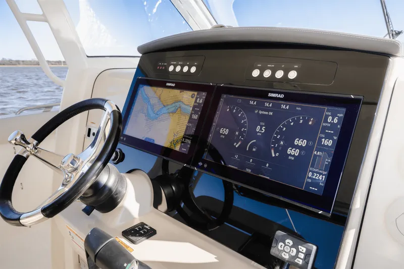 Slide: The Image of Boston Whaler 350 Realm 2025 - 20