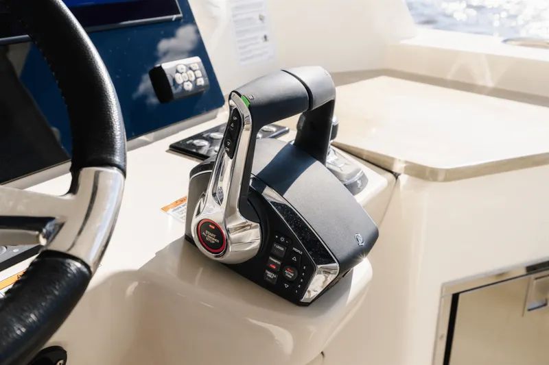 Slide: The Image of Boston Whaler 350 Realm 2025 - 21