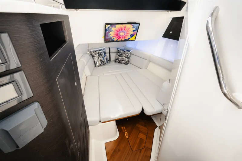 Slide: The Image of Boston Whaler 350 Realm 2025 - 24