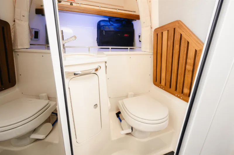 Slide: The Image of Boston Whaler 350 Realm 2025 - 28