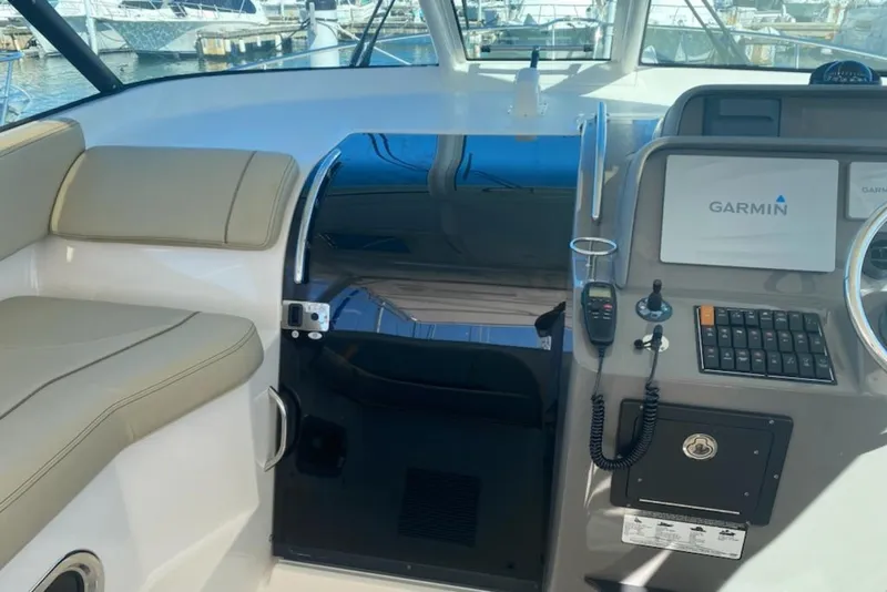 Slide: The Image of Pursuit OS 385 Offshore 2018 - 3218515