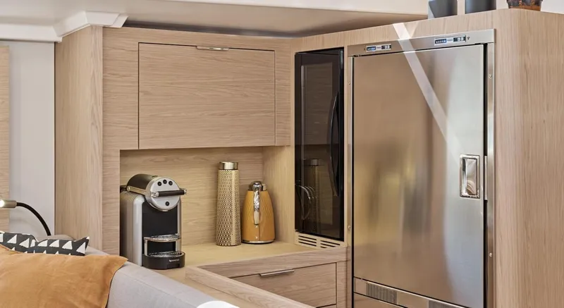 Slide: The Image of New Beneteau Oceanis Yacht 60 Galley - 3407447