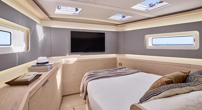 Slide: The Image of New Beneteau Oceanis Yacht 60 Master Cabin - 3407450