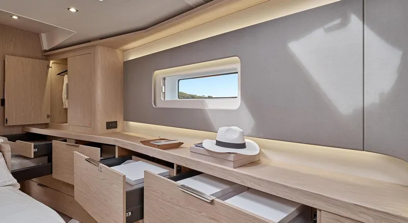 Slide: The Image of New Beneteau Oceanis Yacht 60 Storage - 3407451