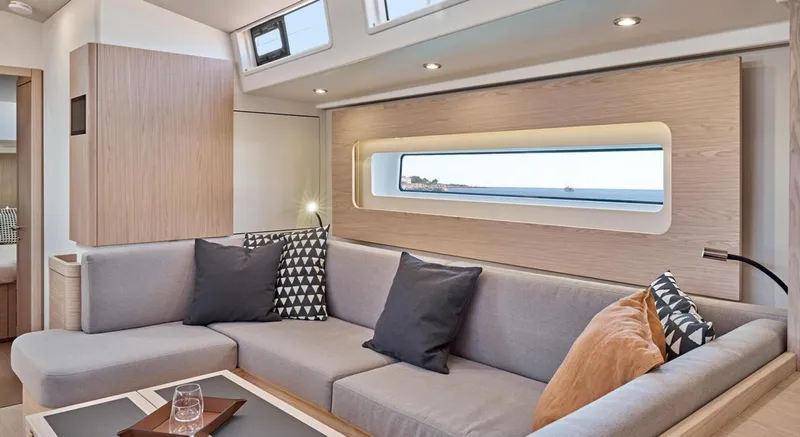 Slide: The Image of New Beneteau Oceanis Yacht 60 Dinette - 3407442