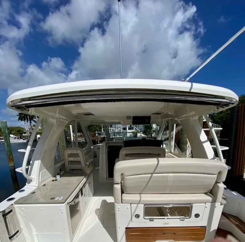 Slide: The Image of Boston Whaler 380 Realm 2020 - 3238919