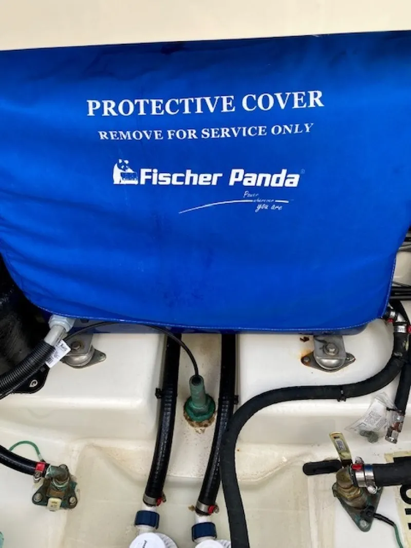 Slide: The Image of Boston Whaler 380 Realm 2020 - 3238928