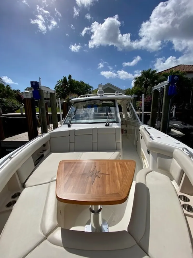 Slide: The Image of Boston Whaler 380 Realm 2020 - 3238908