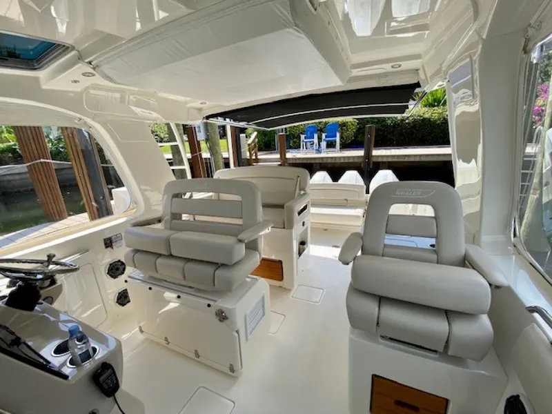Slide: The Image of Boston Whaler 380 Realm 2020 - 3238911
