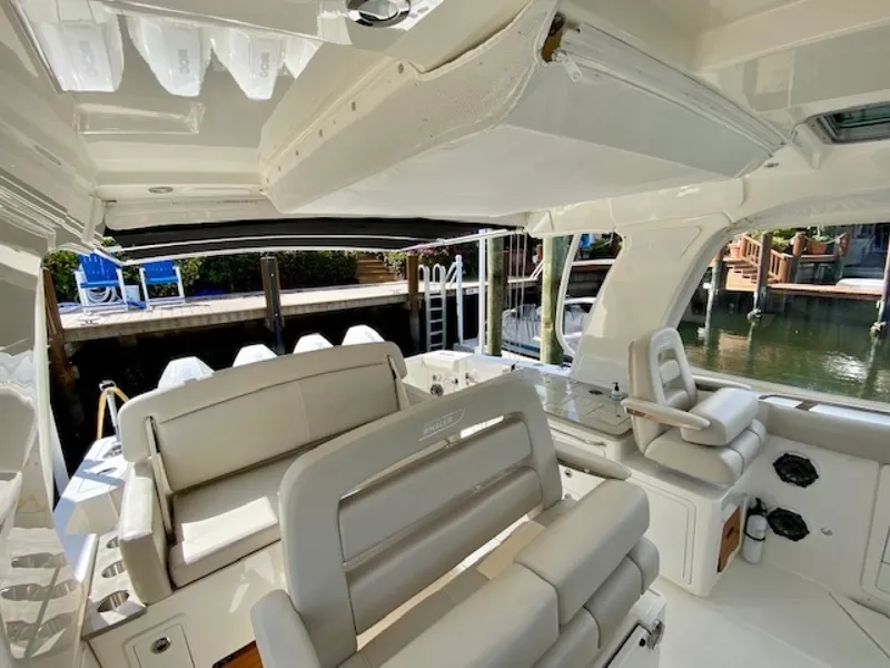 Slide: The Image of Boston Whaler 380 Realm 2020 - 3238913