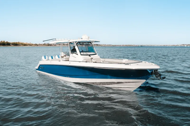 The Image of Boston Whaler 360 Outrage 2025 - 0