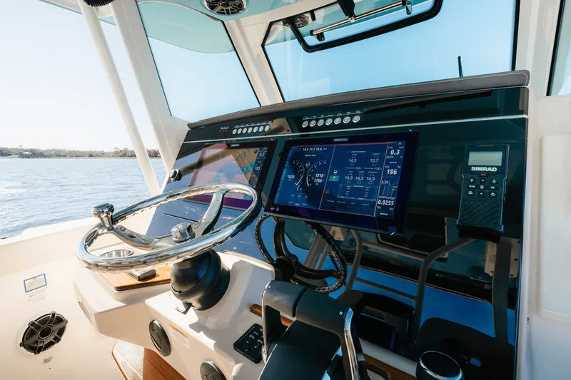 Slide: The Image of Boston Whaler 360 Outrage 2025 - 15
