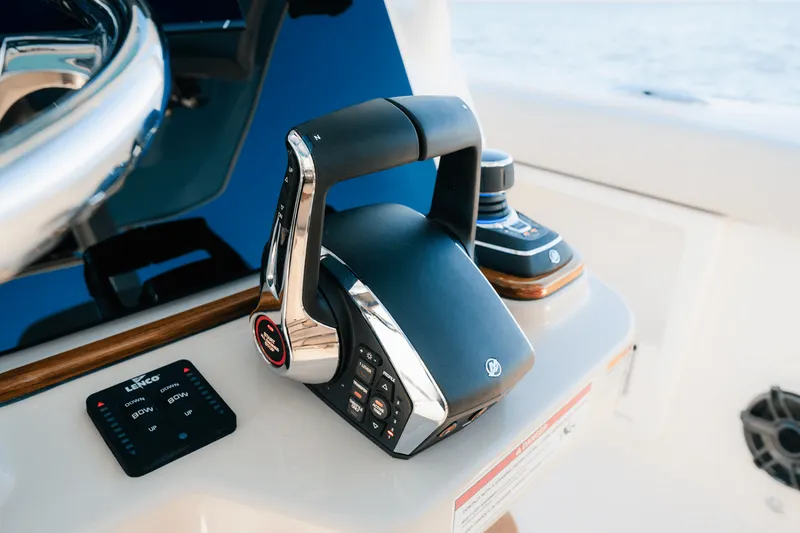 Slide: The Image of Boston Whaler 360 Outrage 2025 - 17