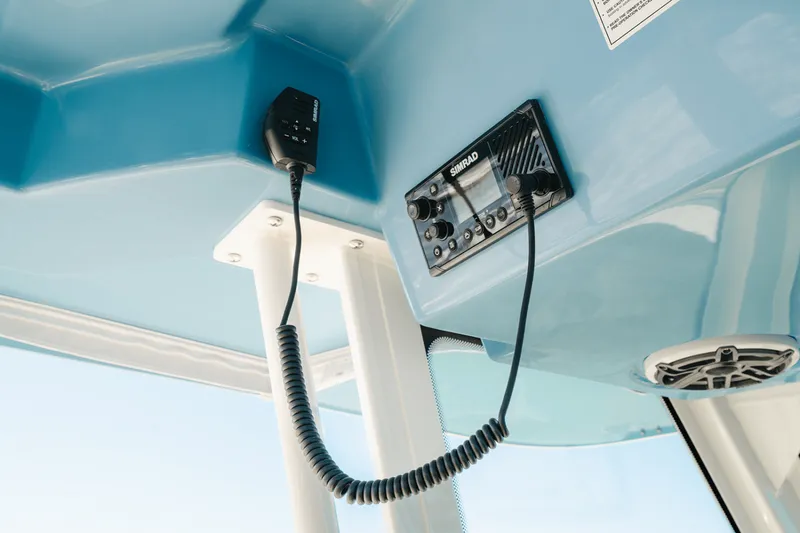 Slide: The Image of Boston Whaler 360 Outrage 2025 - 18