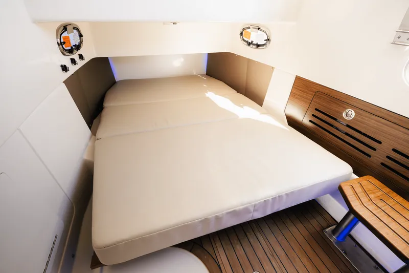 Slide: The Image of Boston Whaler 360 Outrage 2025 - 20