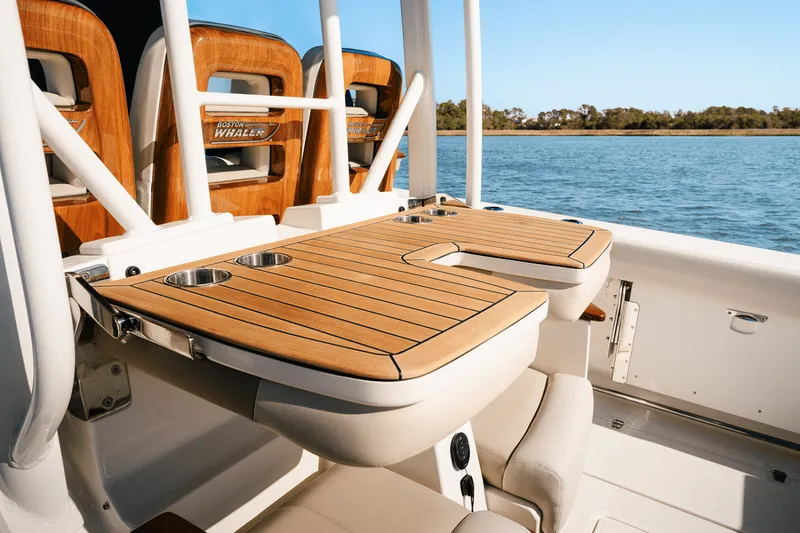 Slide: The Image of Boston Whaler 360 Outrage 2025 - 12