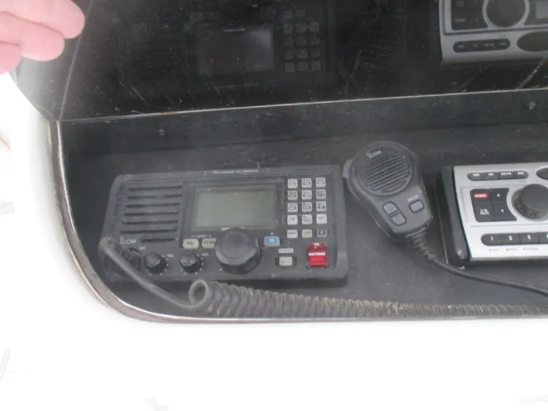 Slide: The Image of Icom VHF - 3252329