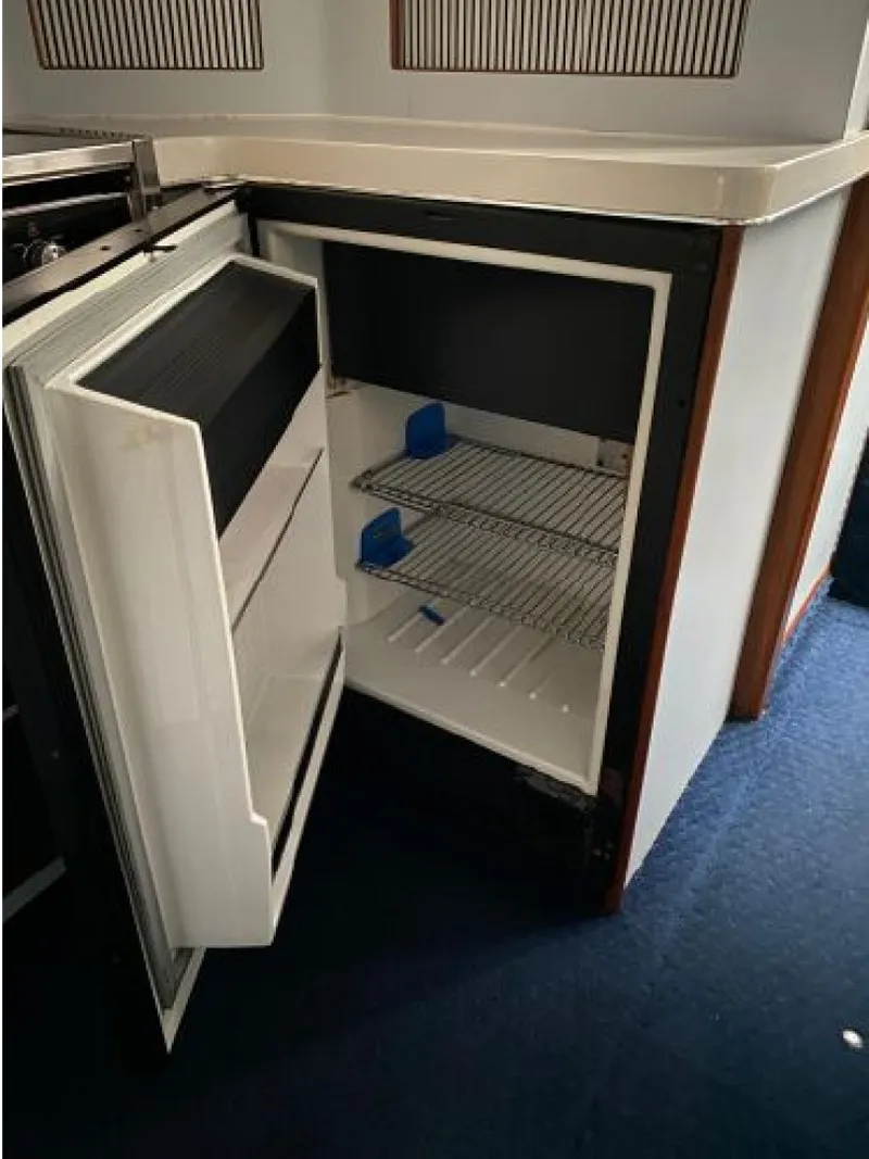 Slide: The Image of Sea Ray 340 Express Cruiser 1988 - 3280073