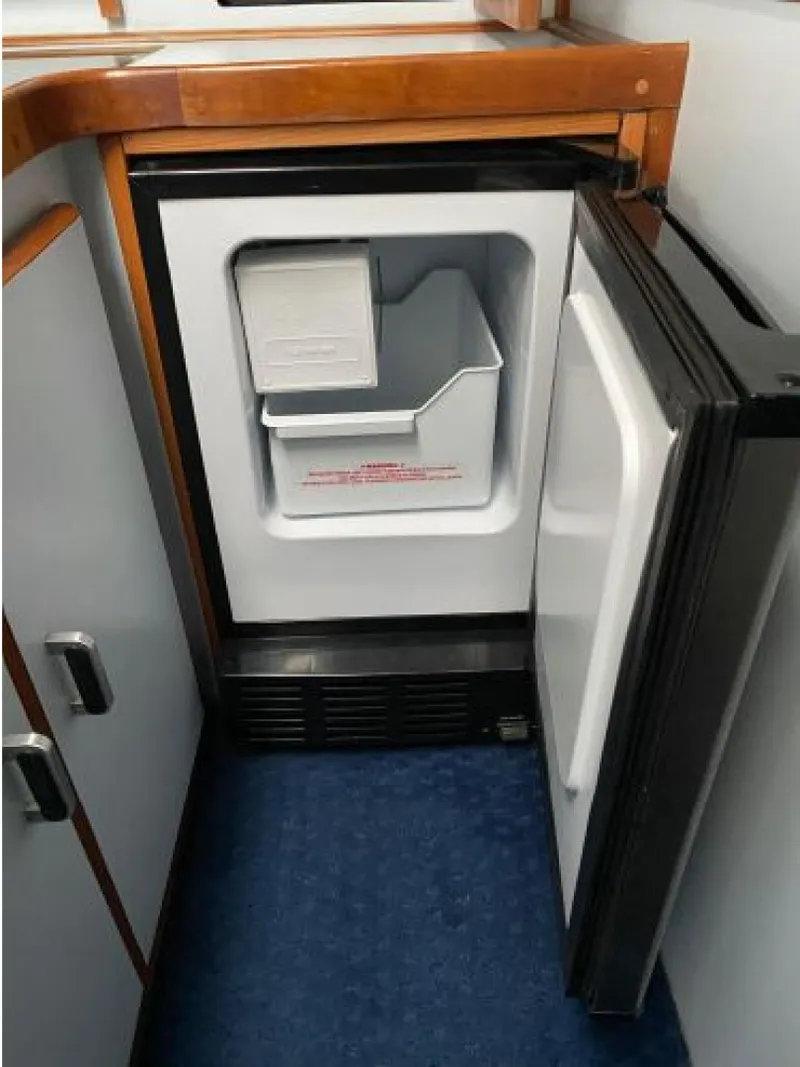 Slide: The Image of Sea Ray 340 Express Cruiser 1988 - 3280074