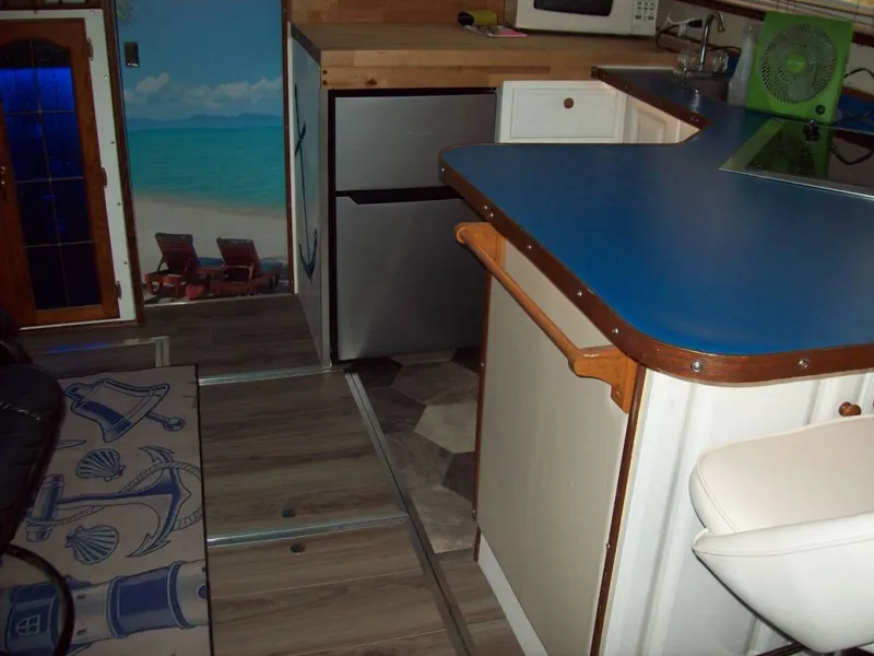 Slide: The Image of 17 Under The Wire 1979 Chris Craft Catalina Refrigerator - 3286251