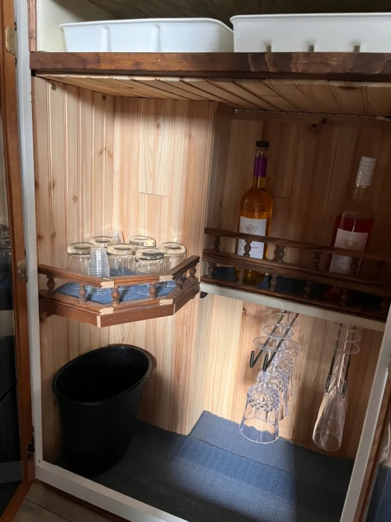 Slide: The Image of 19 Under The Wire 1979 Chris Craft Catalina Inside Liquor Cabinet - 3286264