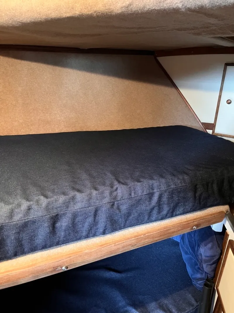 Slide: The Image of 23 Under The Wire 1979 Chris Craft Catalina V Berth Port Top - 3287468