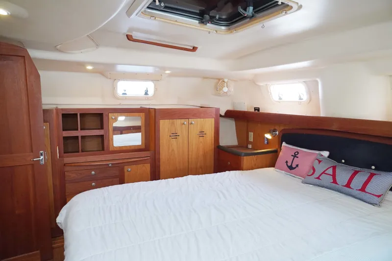 Slide: The Image of Hunter Passage 420 2000 - 3283612