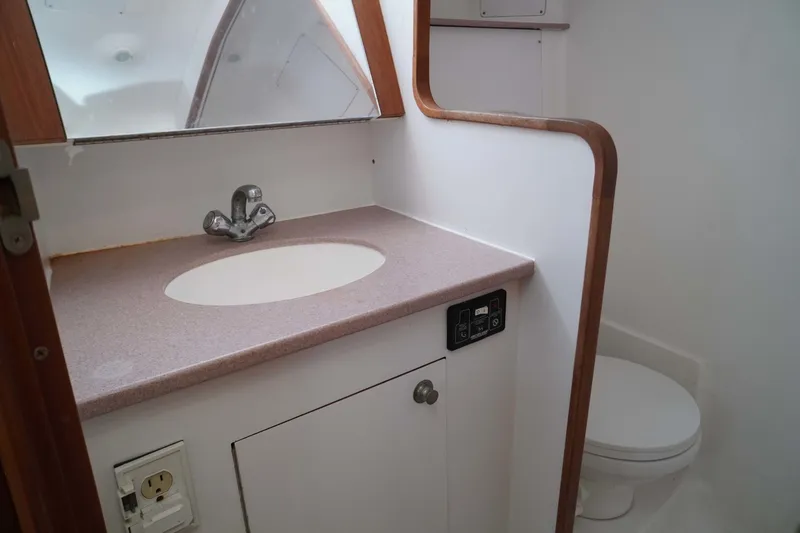 Slide: The Image of Hunter Passage 420 2000 - 3283613