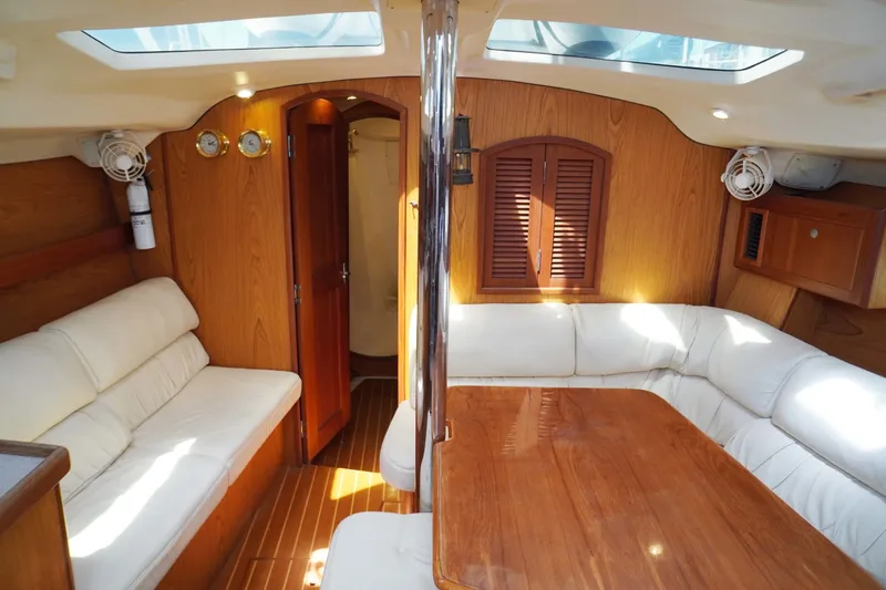 Slide: The Image of Hunter Passage 420 2000 - 3283617