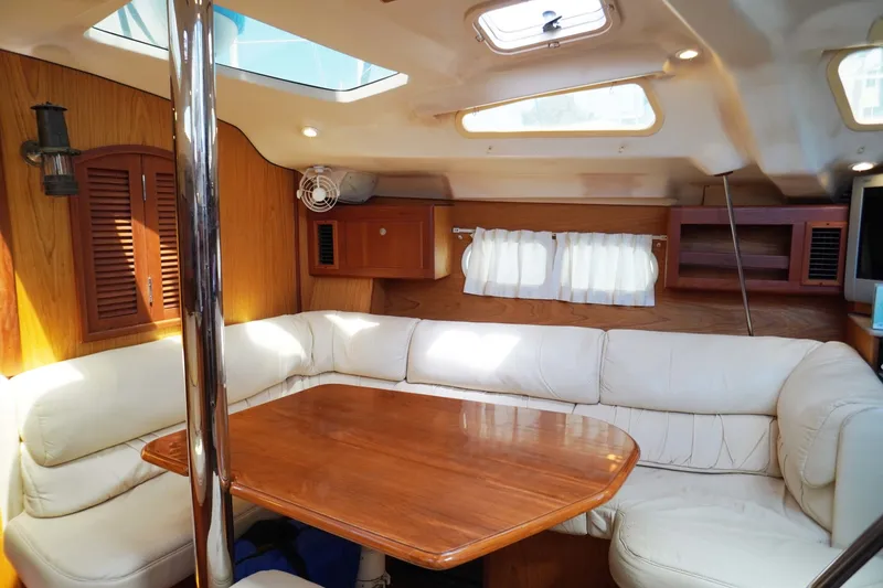 Slide: The Image of Hunter Passage 420 2000 - 3283618