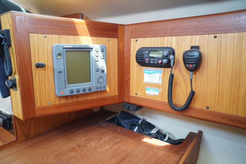 Slide: The Image of Hunter Passage 420 2000 - 3283619