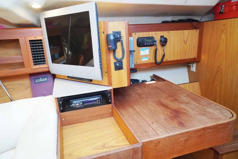 Slide: The Image of Hunter Passage 420 2000 - 3283620