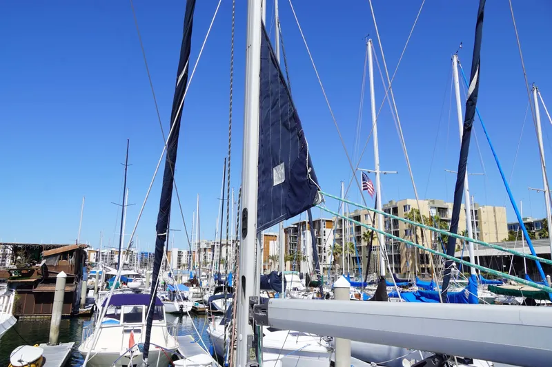 Slide: The Image of Hunter Passage 420 2000 - 3283604