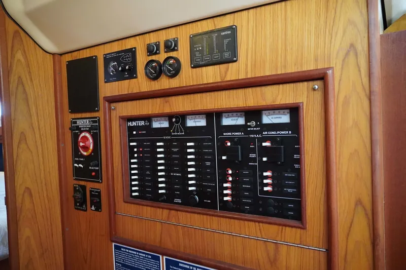 Slide: The Image of Hunter Passage 420 2000 - 3283622