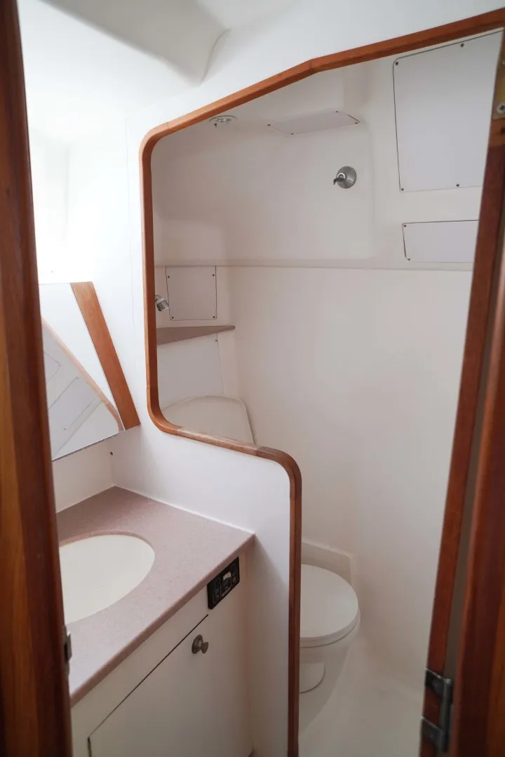 Slide: The Image of Hunter Passage 420 2000 - 3283630