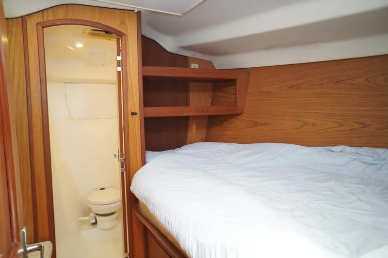 Slide: The Image of Hunter Passage 420 2000 - 3283608