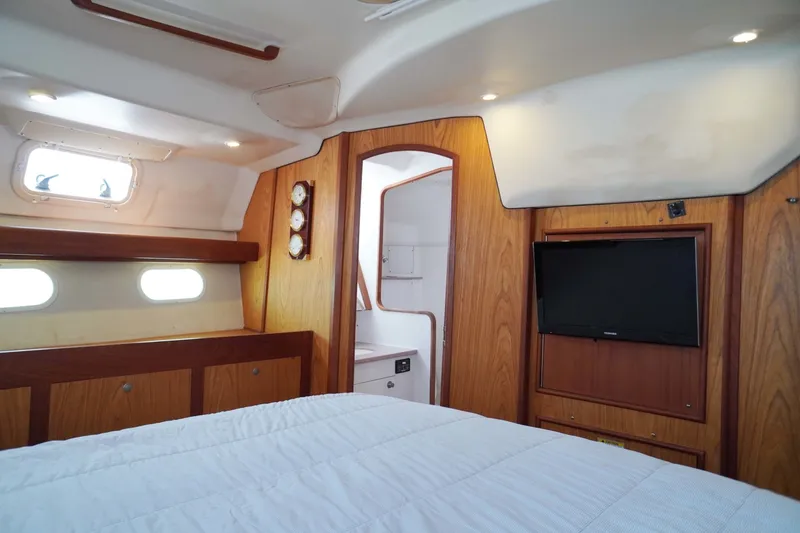 Slide: The Image of Hunter Passage 420 2000 - 3283611