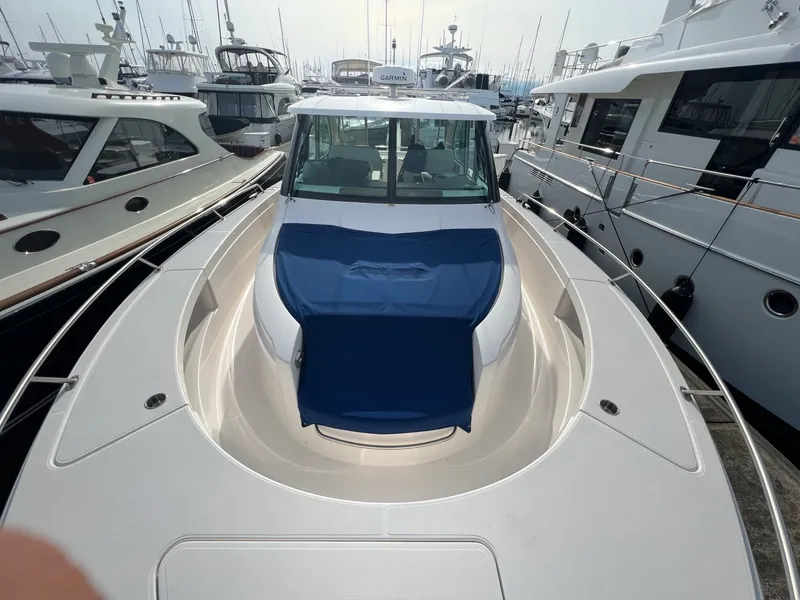 Slide: The Image of 2016 Tiara 44 Express Coupe Bow - 3304460