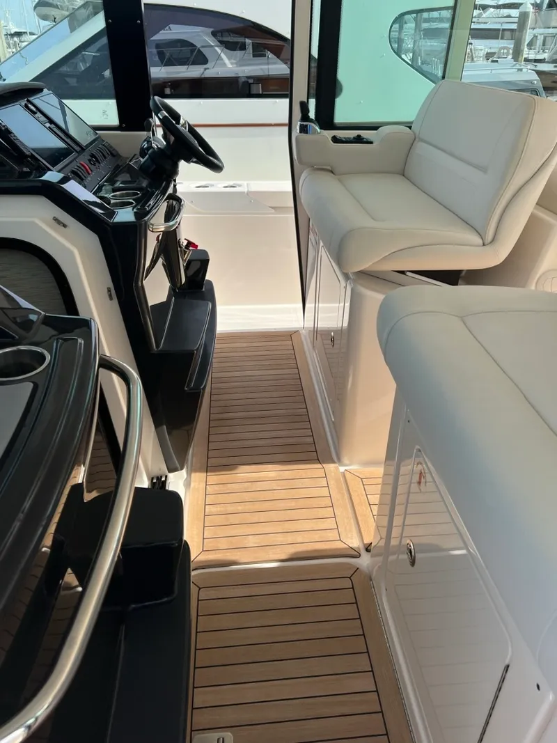 Slide: The Image of 2016 Tiara 44 Express Coupe - 3304488