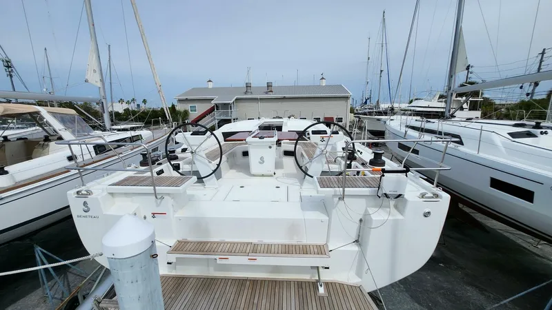 Slide: The Image of 2024 Beneteau Oceanis 51.1 Transom - 4917938