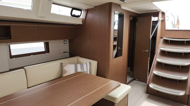 Slide: The Image of 2024 Beneteau Oceanis 51.1 Salon  - 4917943