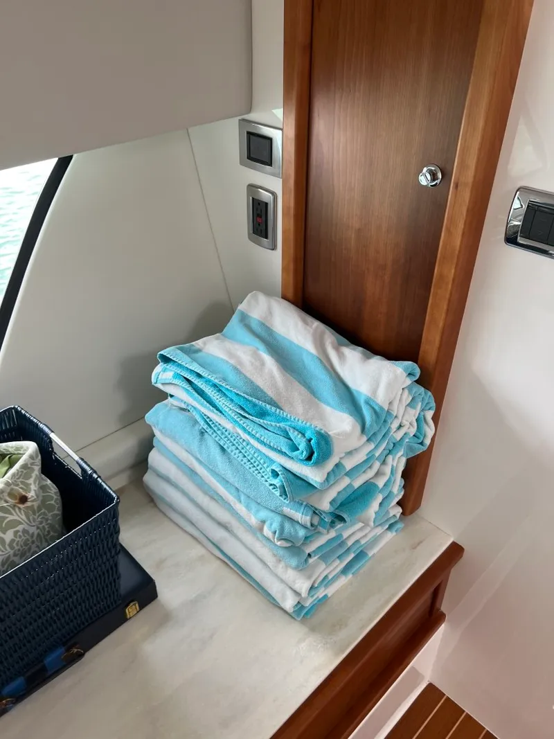 Slide: The Image of Intrepid 475 Sport Yacht 2019 - 3314064