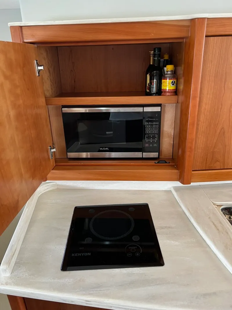 Slide: The Image of Intrepid 475 Sport Yacht 2019 - 3314070