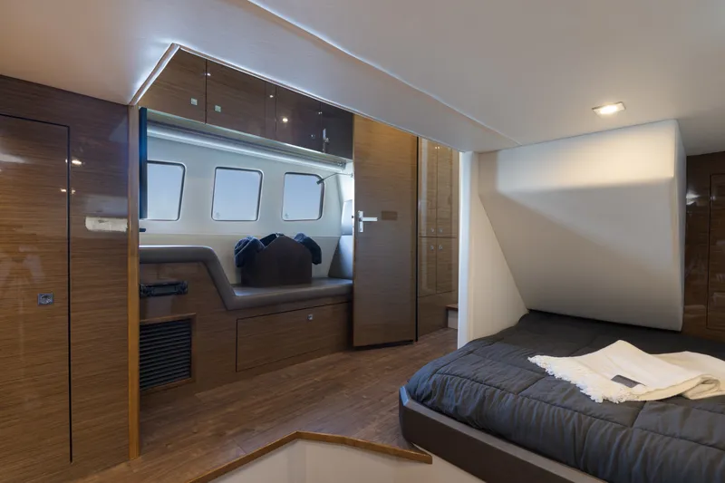 Slide: The Image of Cruisers 45 - Guest Stateroom 2018 Cruisers 45 Cantius - Insieme - 3328797