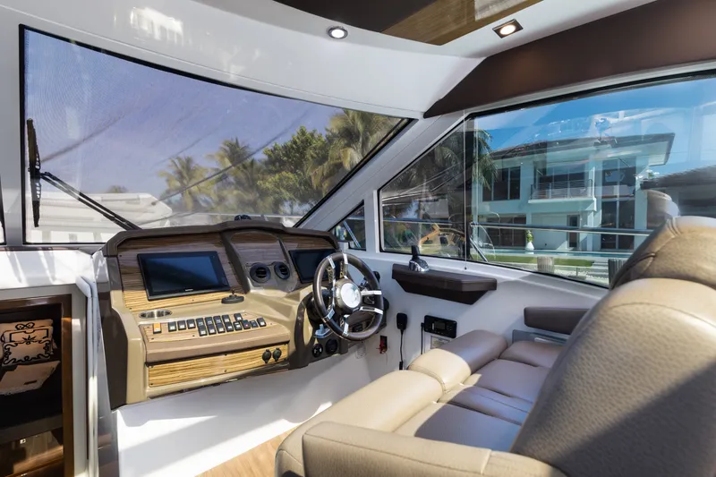 Slide: The Image of Cruisers 45 - Helm 2018 Cruisers 45 Cantius - Insieme - 3328791