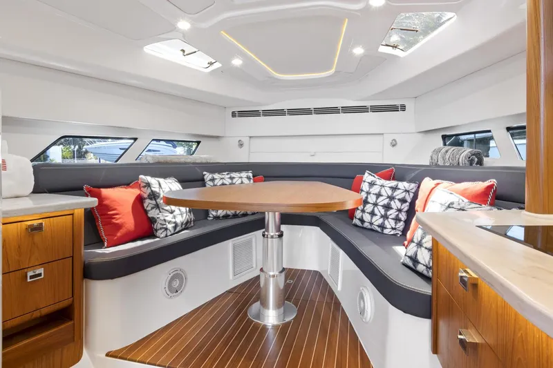 Slide: The Image of Intrepid 477 Evolution 2020 - 3337220