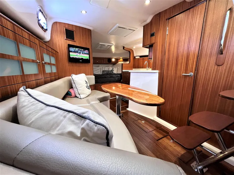 Slide: The Image of Pursuit OS 385 Offshore 2016 - 3331115