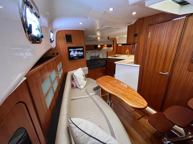 Slide: The Image of Pursuit OS 385 Offshore 2016 - 3331116