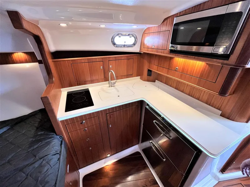 Slide: The Image of Pursuit OS 385 Offshore 2016 - 3331117