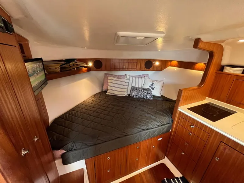 Slide: The Image of Pursuit OS 385 Offshore 2016 - 3331118